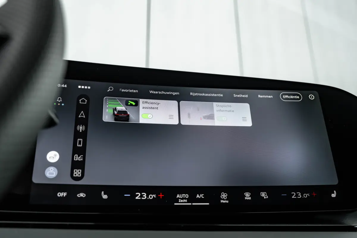 S edition 83 kWh / 252 pk | Adaptive air suspension | Adaptive cruise control | Audi sound system