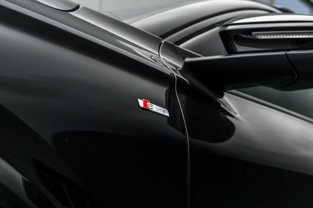 S edition 83 kWh / 252 pk | Adaptive air suspension | Adaptive cruise control | Audi sound system