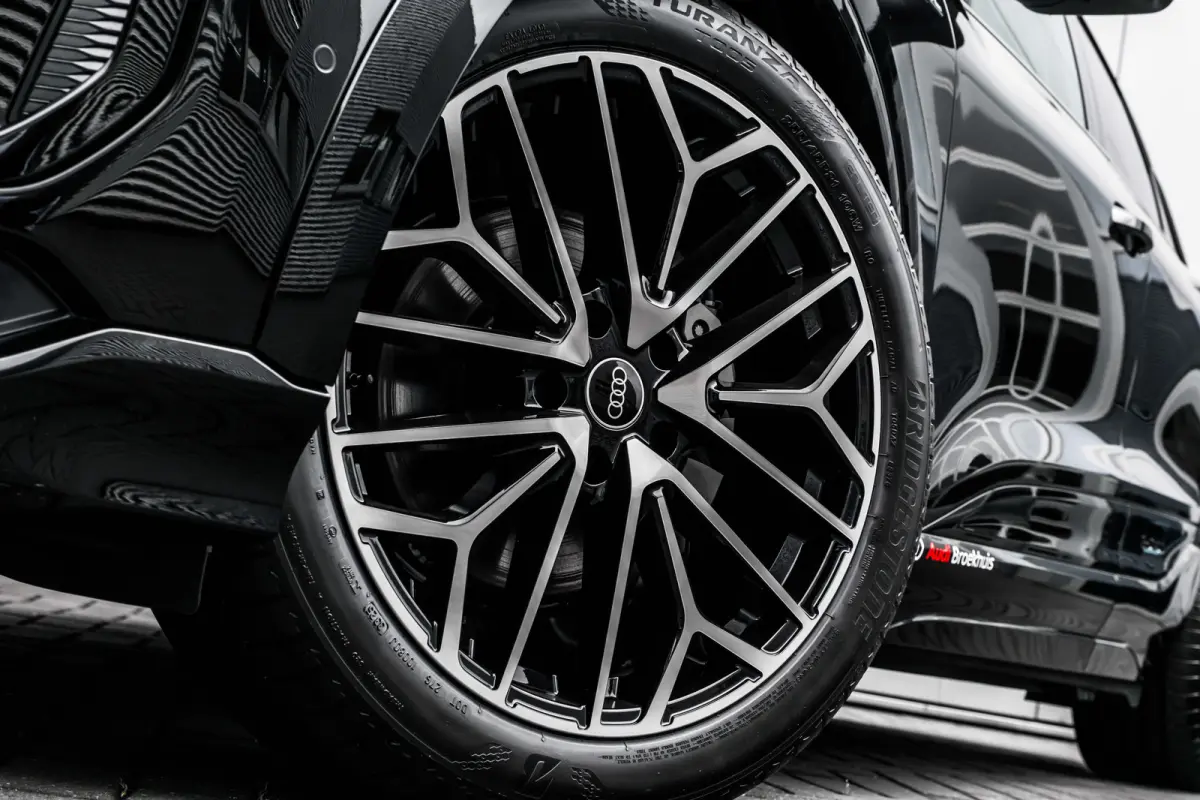 S edition 83 kWh / 252 pk | Adaptive air suspension | Adaptive cruise control | Audi sound system