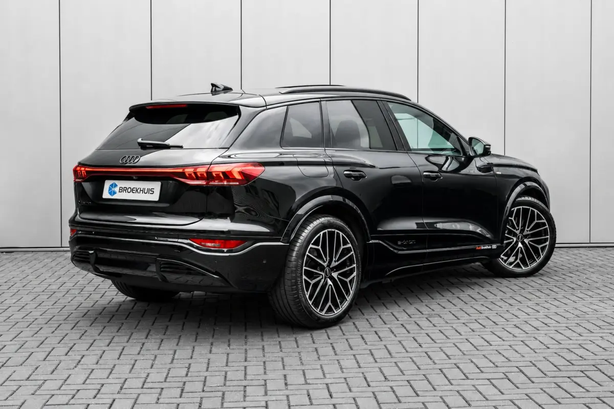 S edition 83 kWh / 252 pk | Adaptive air suspension | Adaptive cruise control | Audi sound system
