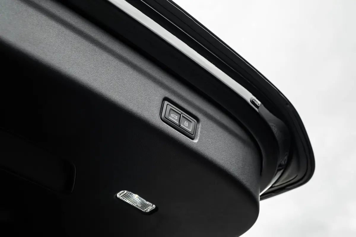 S edition 83 kWh / 252 pk | Adaptive air suspension | Adaptive cruise control | Audi sound system