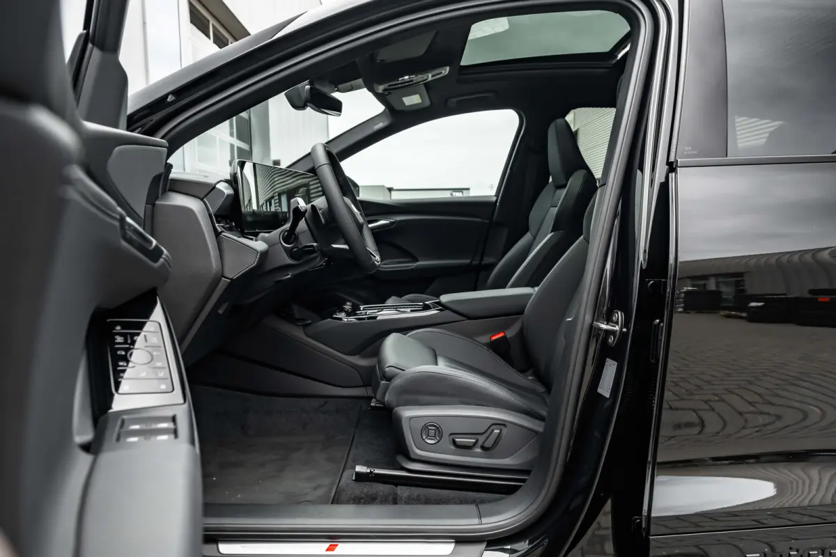 S edition 83 kWh / 252 pk | Adaptive air suspension | Adaptive cruise control | Audi sound system
