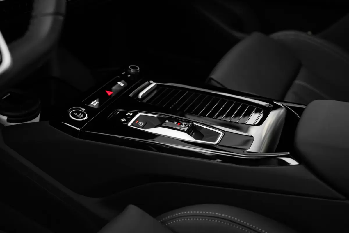 S edition | Adaptive air suspension | Adaptive cruise control | Audi sound system