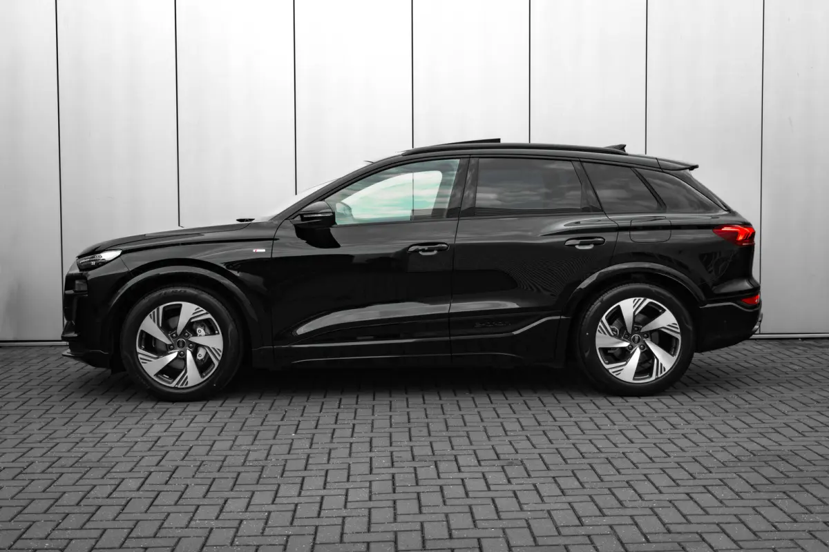 S edition | Adaptive air suspension | Adaptive cruise control | Audi sound system