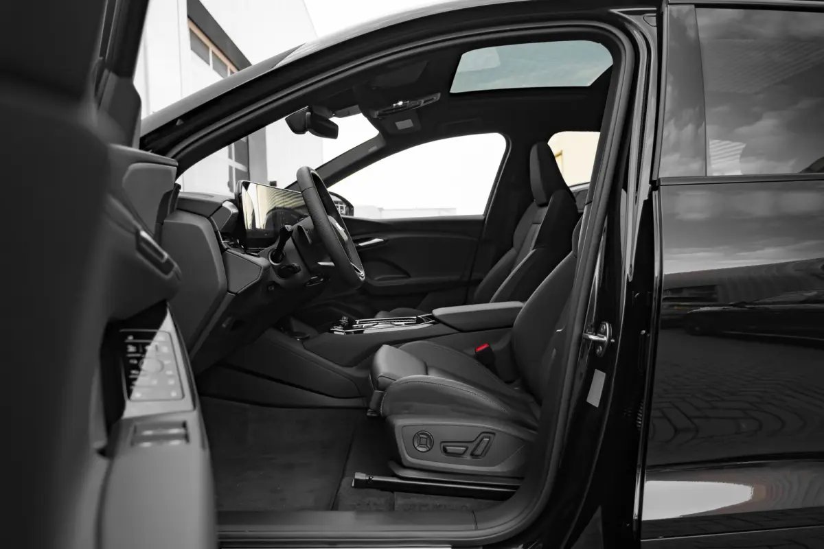 S edition | Adaptive air suspension | Adaptive cruise control | Audi sound system
