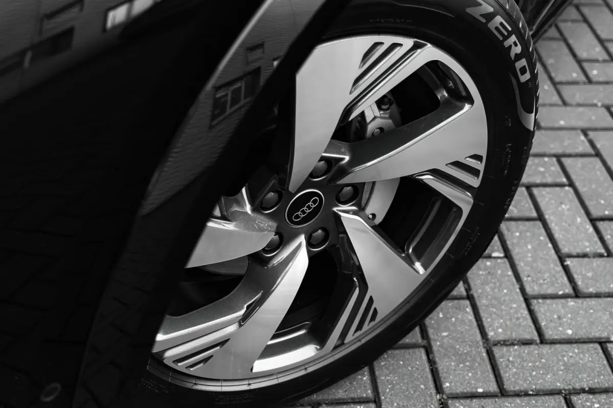 S edition | Adaptive air suspension | Adaptive cruise control | Audi sound system