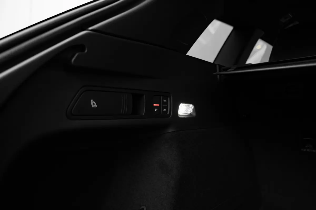 S edition | Adaptive air suspension | Adaptive cruise control | Audi sound system