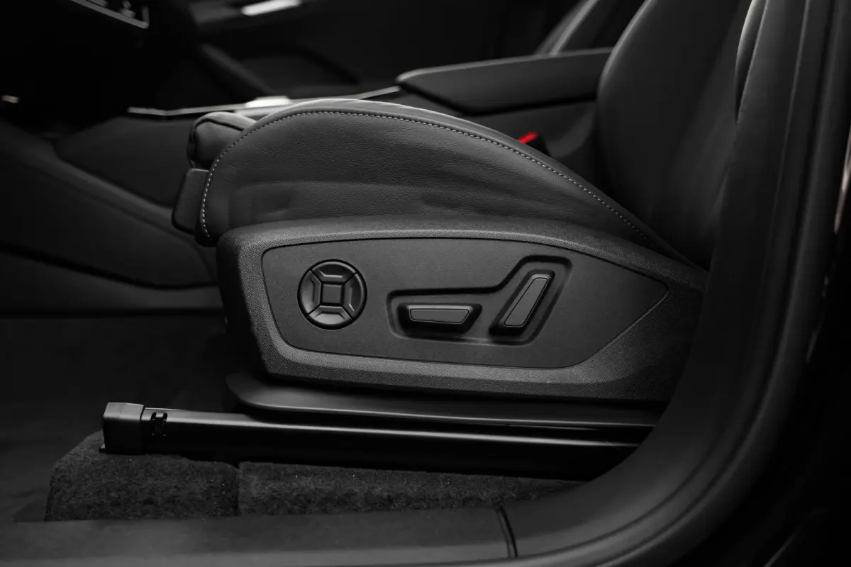 S edition | Adaptive air suspension | Adaptive cruise control | Audi sound system