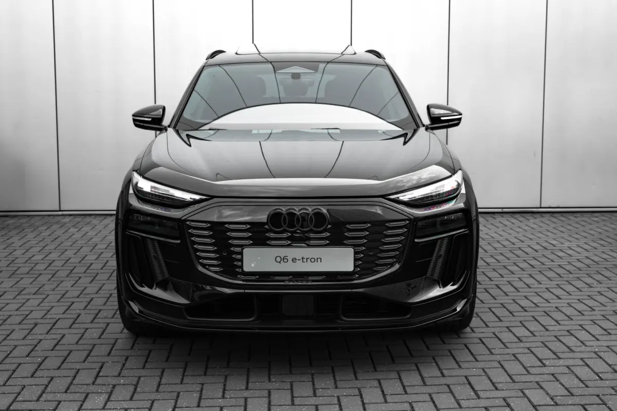 S edition | Adaptive air suspension | Adaptive cruise control | Audi sound system