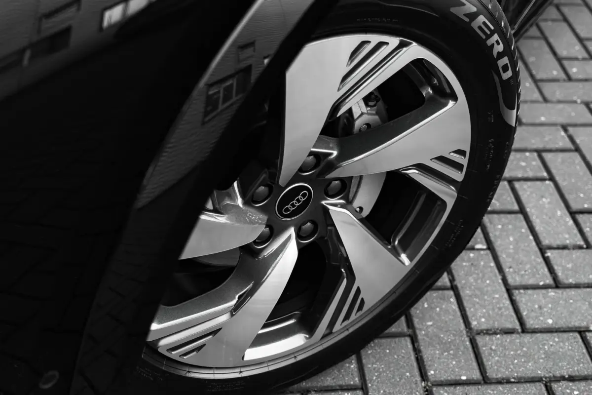 S edition | Adaptive air suspension | Adaptive cruise control | Audi sound system