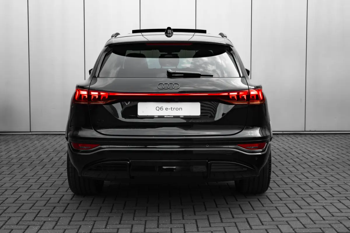 S edition | Adaptive air suspension | Adaptive cruise control | Audi sound system