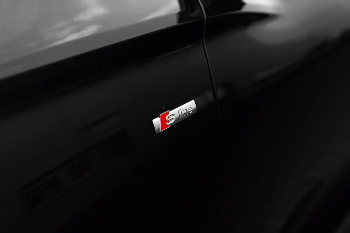 S edition | Adaptive air suspension | Adaptive cruise control | Audi sound system