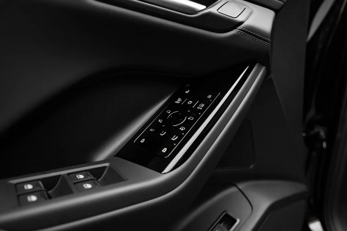 S edition | Adaptive air suspension | Adaptive cruise control | Audi sound system