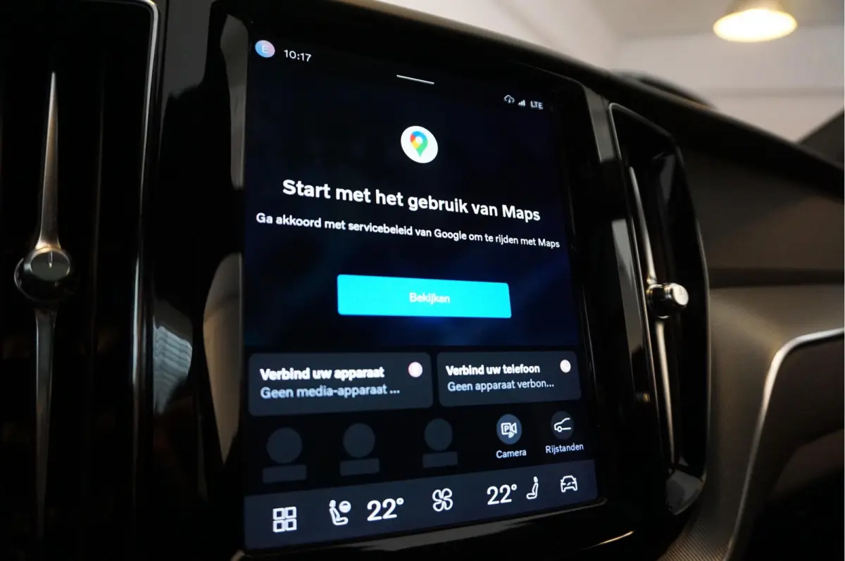 2.0 T6 Plug-in hybrid AWD Ultra Black Edition R-Design | Panoramadak | Trekhaak | 360 camera | Adaptive+Lane | Harman Kardon | 21inch | Dealer onderhouden Recharge