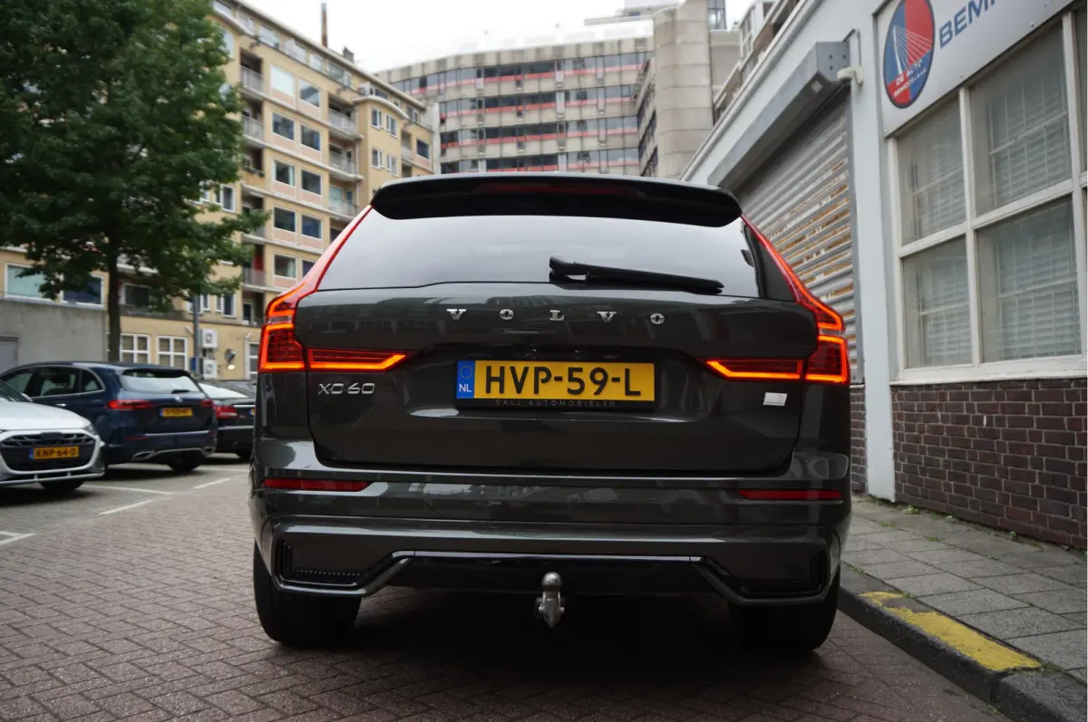 2.0 T6 Plug-in hybrid AWD Ultra Black Edition R-Design | Panoramadak | Trekhaak | 360 camera | Adaptive+Lane | Harman Kardon | 21inch | Dealer onderhouden Recharge