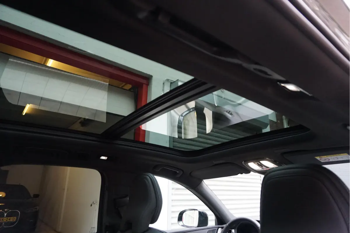 2.0 T6 Plug-in hybrid AWD Ultra Black Edition R-Design | Panoramadak | Trekhaak | 360 camera | Adaptive+Lane | Harman Kardon | 21inch | Dealer onderhouden Recharge
