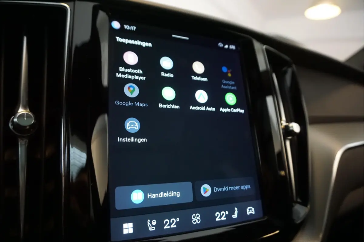 2.0 T6 Plug-in hybrid AWD Ultra Black Edition R-Design | Panoramadak | Trekhaak | 360 camera | Adaptive+Lane | Harman Kardon | 21inch | Dealer onderhouden Recharge