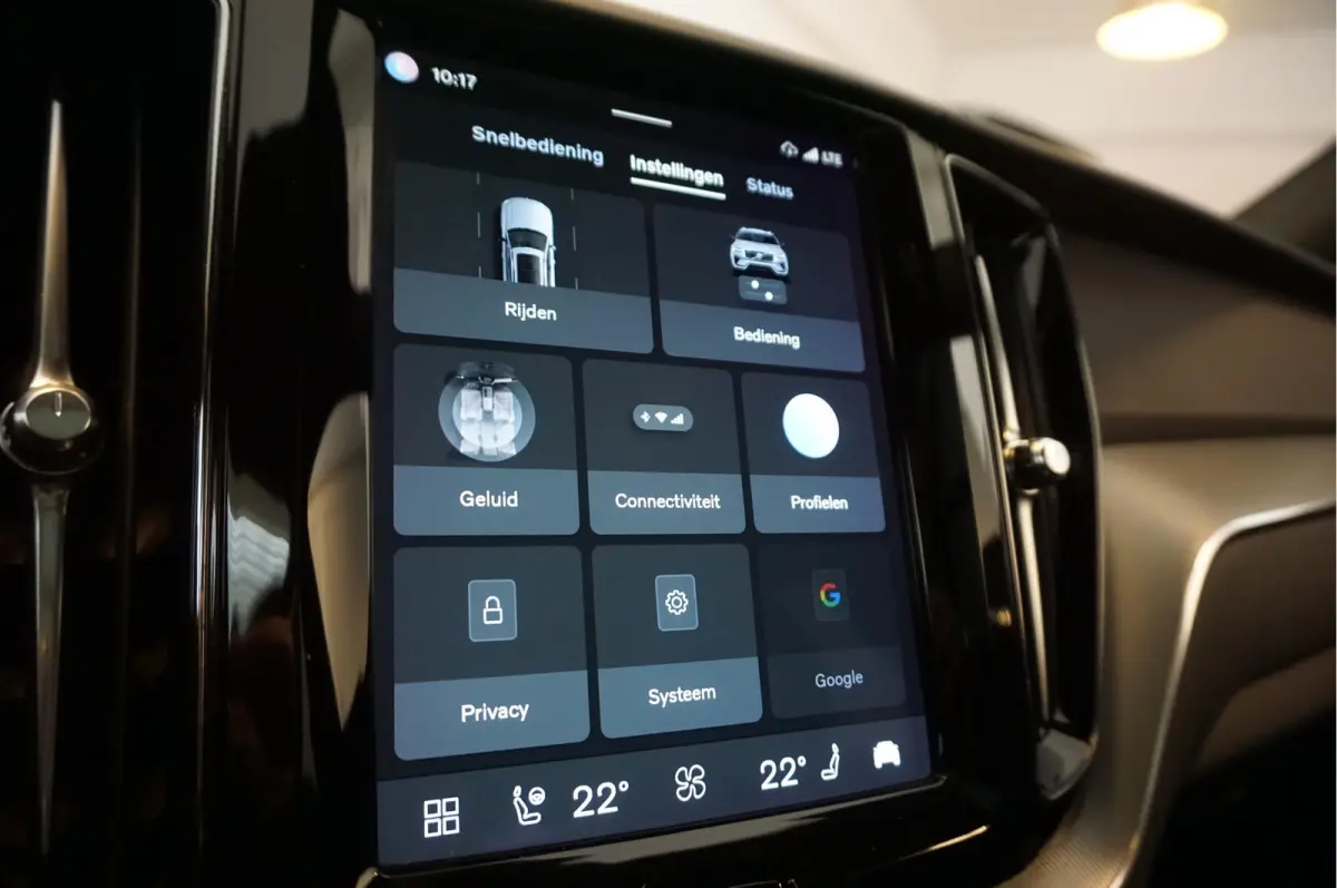 2.0 T6 Plug-in hybrid AWD Ultra Black Edition R-Design | Panoramadak | Trekhaak | 360 camera | Adaptive+Lane | Harman Kardon | 21inch | Dealer onderhouden Recharge