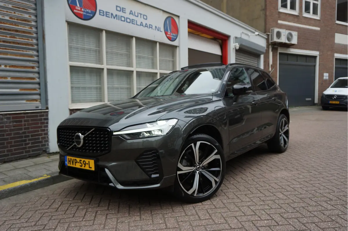 2.0 T6 Plug-in hybrid AWD Ultra Black Edition R-Design | Panoramadak | Trekhaak | 360 camera | Adaptive+Lane | Harman Kardon | 21inch | Dealer onderhouden Recharge