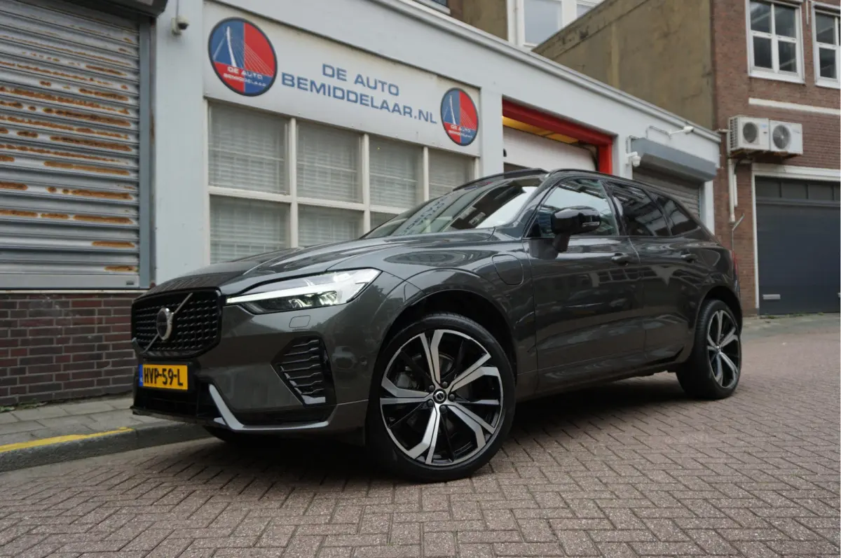 2.0 T6 Plug-in hybrid AWD Ultra Black Edition R-Design | Panoramadak | Trekhaak | 360 camera | Adaptive+Lane | Harman Kardon | 21inch | Dealer onderhouden Recharge