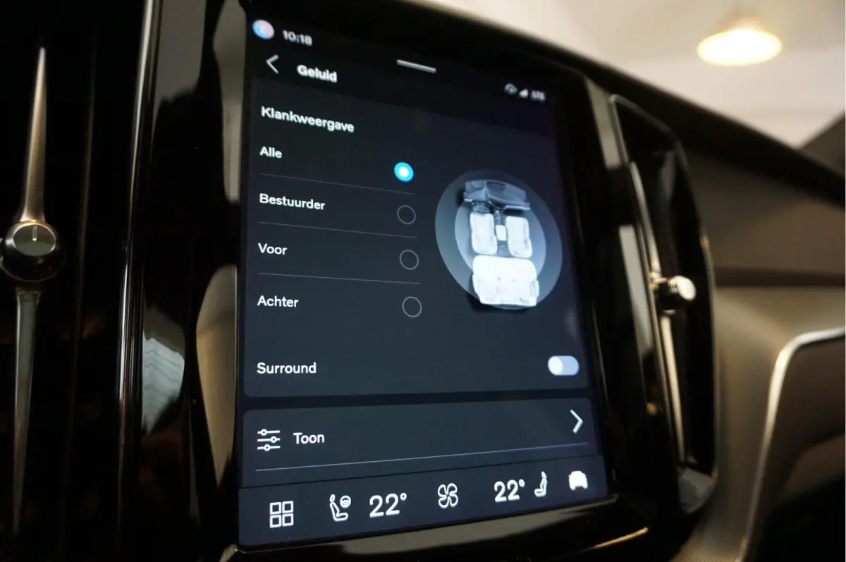 2.0 T6 Plug-in hybrid AWD Ultra Black Edition R-Design | Panoramadak | Trekhaak | 360 camera | Adaptive+Lane | Harman Kardon | 21inch | Dealer onderhouden Recharge