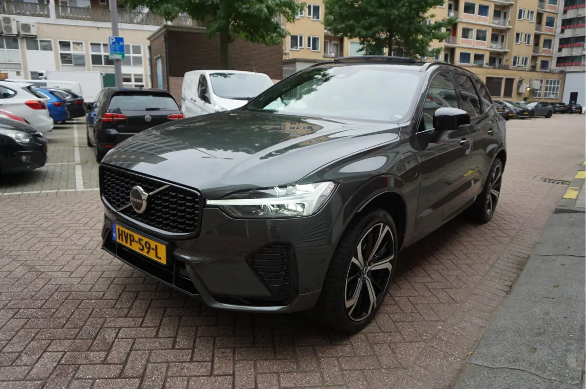 2.0 T6 Plug-in hybrid AWD Ultra Black Edition R-Design | Panoramadak | Trekhaak | 360 camera | Adaptive+Lane | Harman Kardon | 21inch | Dealer onderhouden Recharge