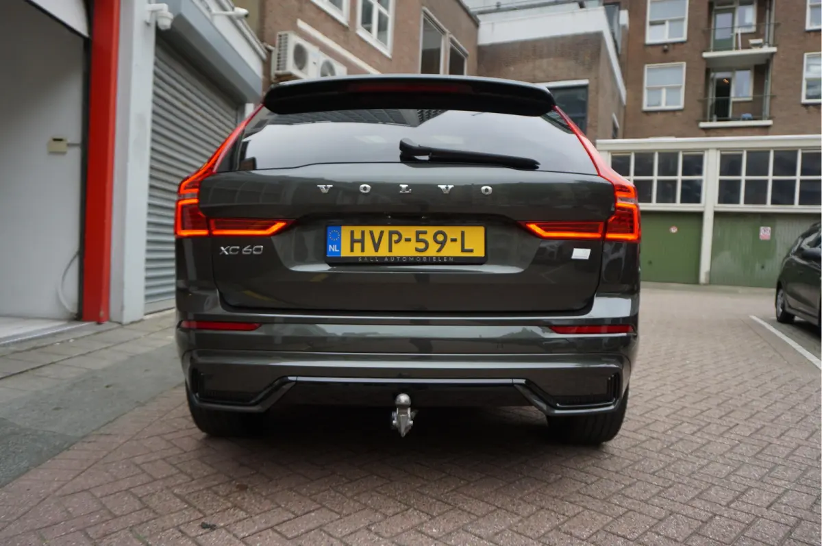2.0 T6 Plug-in hybrid AWD Ultra Black Edition R-Design | Panoramadak | Trekhaak | 360 camera | Adaptive+Lane | Harman Kardon | 21inch | Dealer onderhouden Recharge