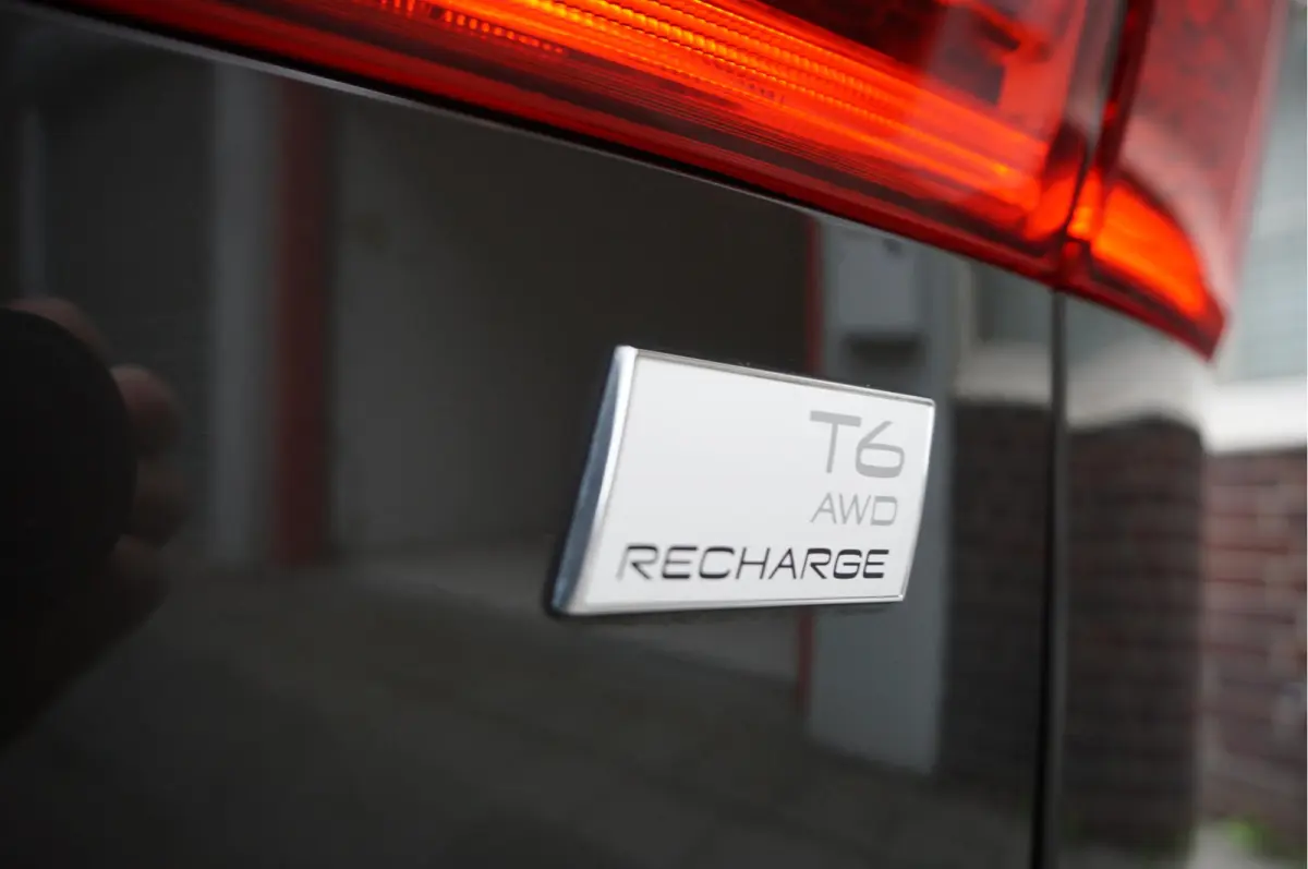 2.0 T6 Plug-in hybrid AWD Ultra Black Edition R-Design | Panoramadak | Trekhaak | 360 camera | Adaptive+Lane | Harman Kardon | 21inch | Dealer onderhouden Recharge