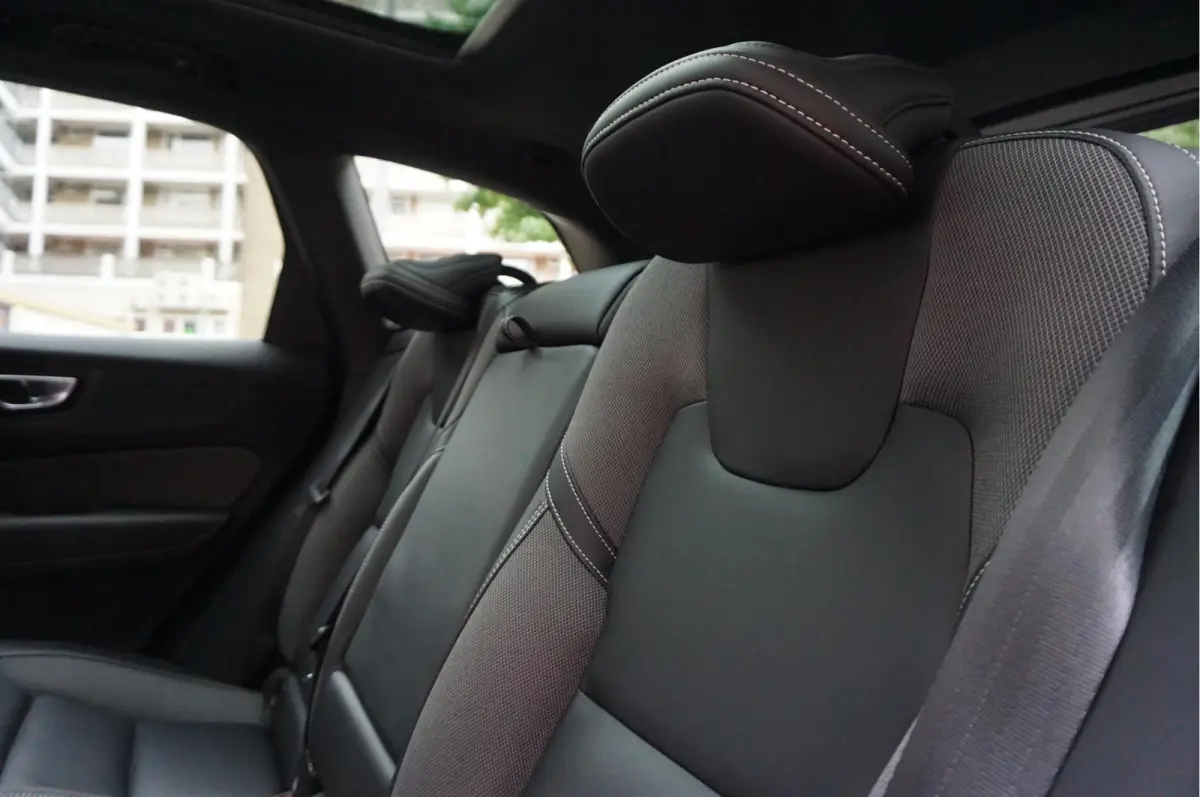 2.0 T6 Plug-in hybrid AWD Ultra Black Edition R-Design | Panoramadak | Trekhaak | 360 camera | Adaptive+Lane | Harman Kardon | 21inch | Dealer onderhouden Recharge