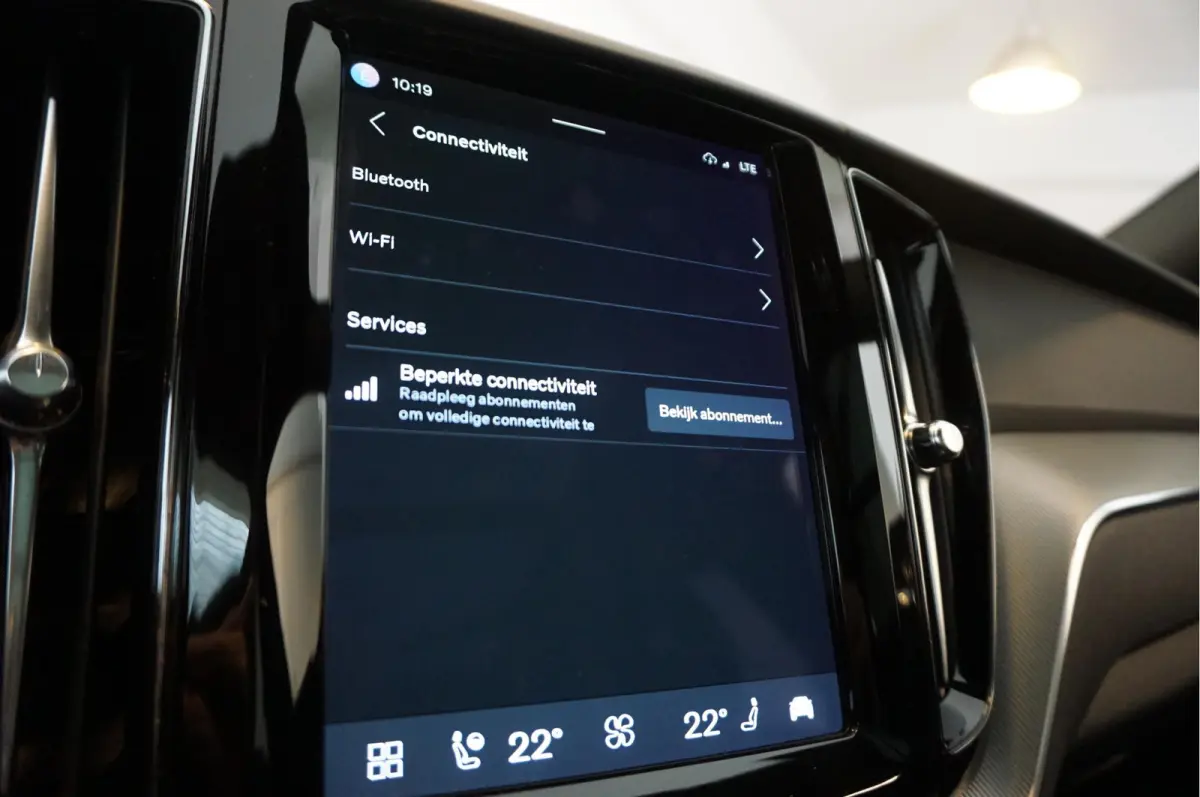 2.0 T6 Plug-in hybrid AWD Ultra Black Edition R-Design | Panoramadak | Trekhaak | 360 camera | Adaptive+Lane | Harman Kardon | 21inch | Dealer onderhouden Recharge