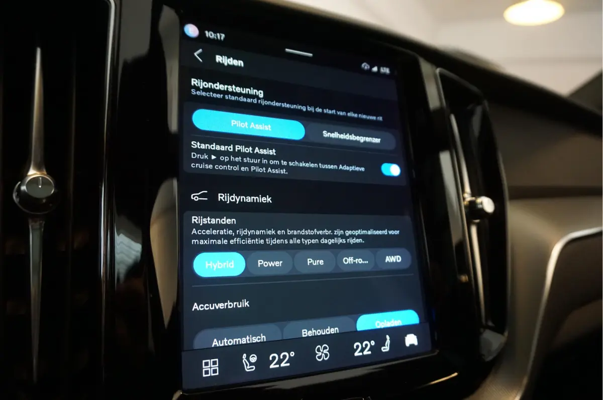 2.0 T6 Plug-in hybrid AWD Ultra Black Edition R-Design | Panoramadak | Trekhaak | 360 camera | Adaptive+Lane | Harman Kardon | 21inch | Dealer onderhouden Recharge