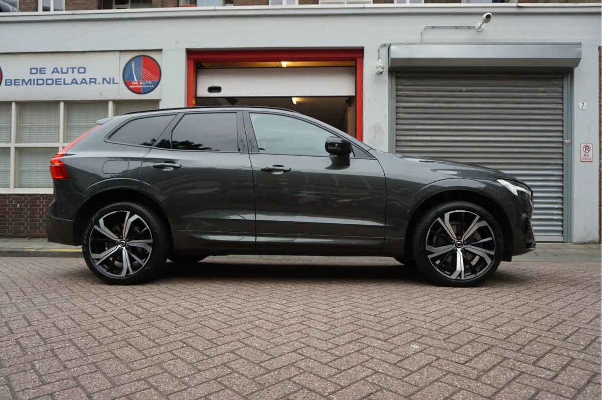 2.0 T6 Plug-in hybrid AWD Ultra Black Edition R-Design | Panoramadak | Trekhaak | 360 camera | Adaptive+Lane | Harman Kardon | 21inch | Dealer onderhouden Recharge