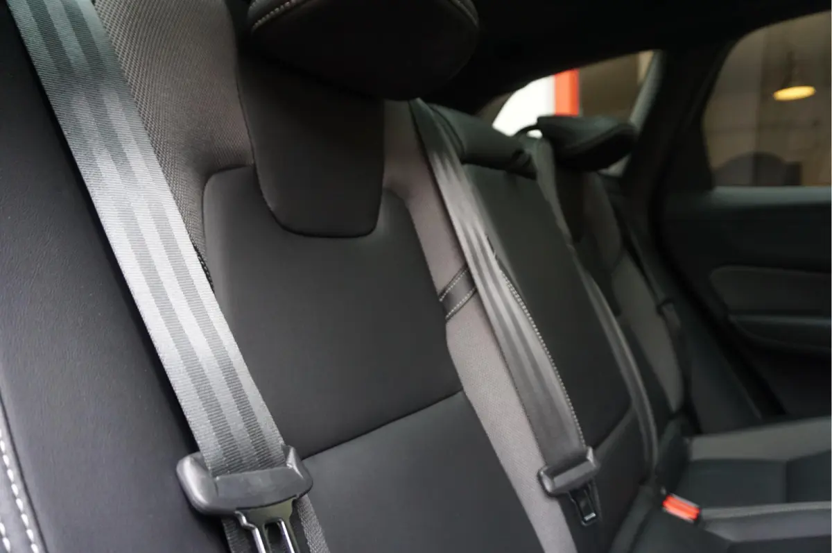 2.0 T6 Plug-in hybrid AWD Ultra Black Edition R-Design | Panoramadak | Trekhaak | 360 camera | Adaptive+Lane | Harman Kardon | 21inch | Dealer onderhouden Recharge