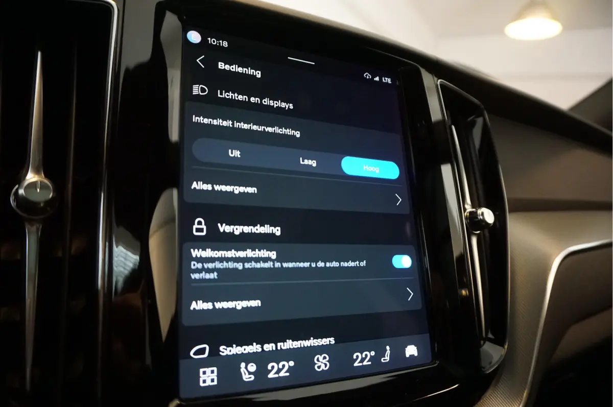 2.0 T6 Plug-in hybrid AWD Ultra Black Edition R-Design | Panoramadak | Trekhaak | 360 camera | Adaptive+Lane | Harman Kardon | 21inch | Dealer onderhouden Recharge