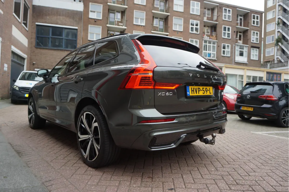 2.0 T6 Plug-in hybrid AWD Ultra Black Edition R-Design | Panoramadak | Trekhaak | 360 camera | Adaptive+Lane | Harman Kardon | 21inch | Dealer onderhouden Recharge