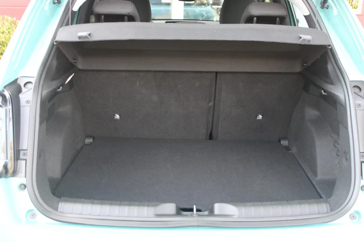 1.2 110PK Hybrid AUTOMAAT POP | WINTER PACK: VERWAMBARE VOORSTOELEN/VERWARMBARE VOORRUIT | PACK COMFORT: ACHTERUITRIJCAMERA MET DYNAMISCHE HULPLIJNEN/AUDIOSYSTEEM MET 6 SPEAKERS/DRAADLOOS LA
