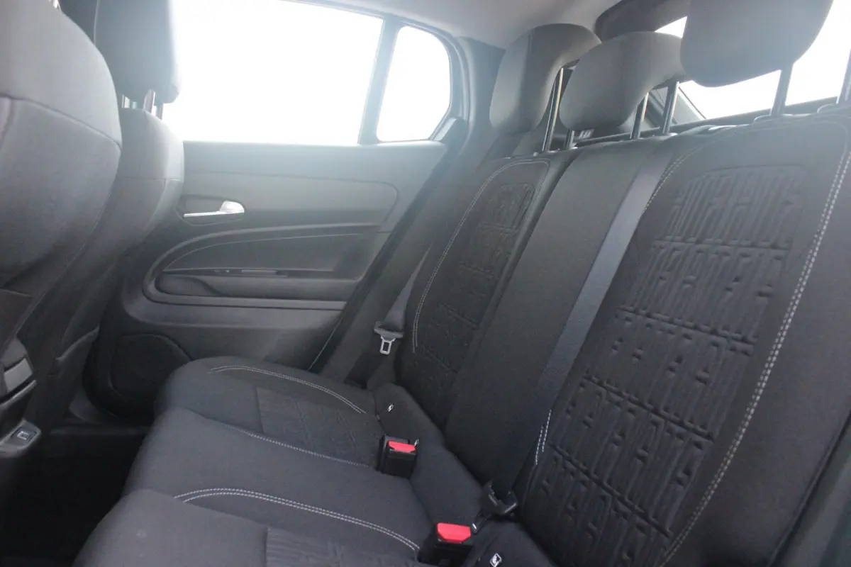1.2 110PK Hybrid AUTOMAAT POP | WINTER PACK: VERWAMBARE VOORSTOELEN/VERWARMBARE VOORRUIT | PACK COMFORT: ACHTERUITRIJCAMERA MET DYNAMISCHE HULPLIJNEN/AUDIOSYSTEEM MET 6 SPEAKERS/DRAADLOOS LA