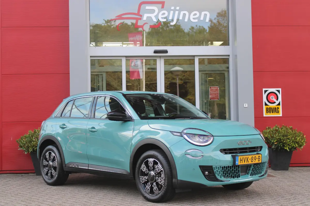 1.2 110PK Hybrid AUTOMAAT POP | WINTER PACK: VERWAMBARE VOORSTOELEN/VERWARMBARE VOORRUIT | PACK COMFORT: ACHTERUITRIJCAMERA MET DYNAMISCHE HULPLIJNEN/AUDIOSYSTEEM MET 6 SPEAKERS/DRAADLOOS LA