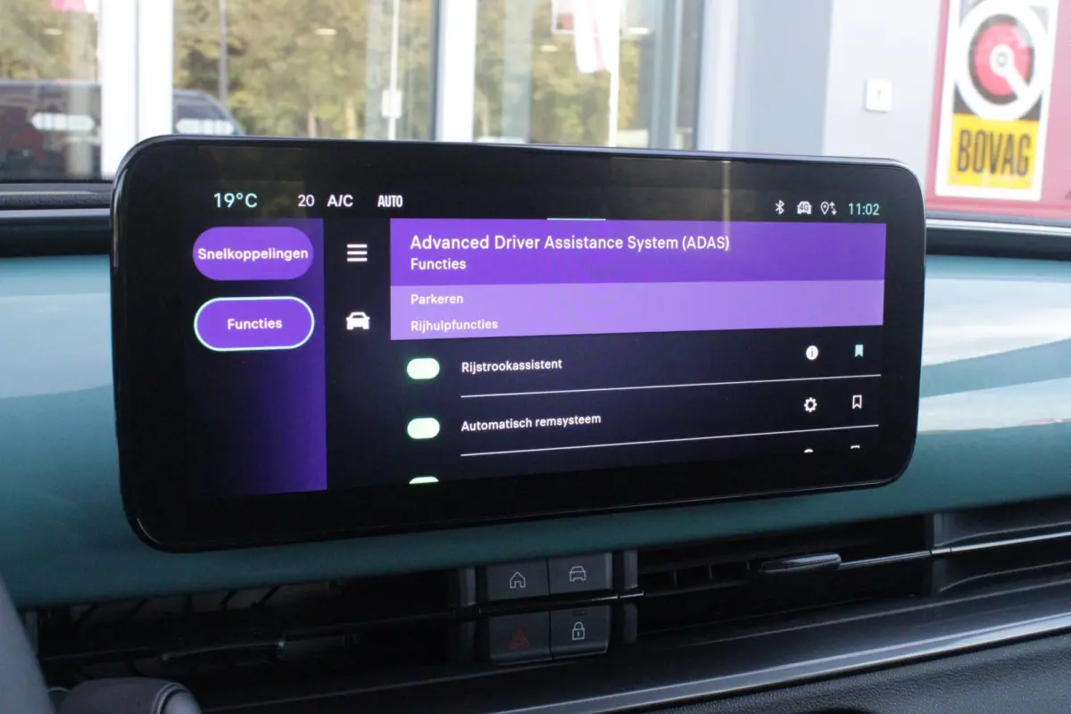 1.2 110PK Hybrid AUTOMAAT POP | WINTER PACK: VERWAMBARE VOORSTOELEN/VERWARMBARE VOORRUIT | PACK COMFORT: ACHTERUITRIJCAMERA MET DYNAMISCHE HULPLIJNEN/AUDIOSYSTEEM MET 6 SPEAKERS/DRAADLOOS LA