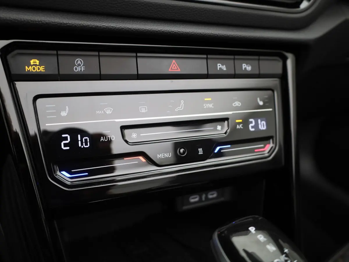 1.5 TSI R-Line 150 PK| Trekhaak Afneembaar | Navigatie Pro | LEDER Interieur | Stoelverwarming | Stuurwielverwarming | Achteruitrijcamera | Dodehoekdetectie | LED Matrix