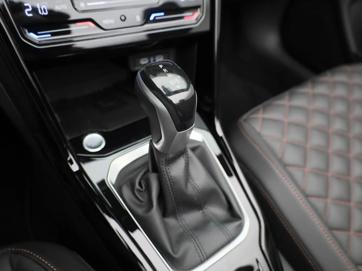 1.5 TSI R-Line 150 PK| Trekhaak Afneembaar | Navigatie Pro | LEDER Interieur | Stoelverwarming | Stuurwielverwarming | Achteruitrijcamera | Dodehoekdetectie | LED Matrix