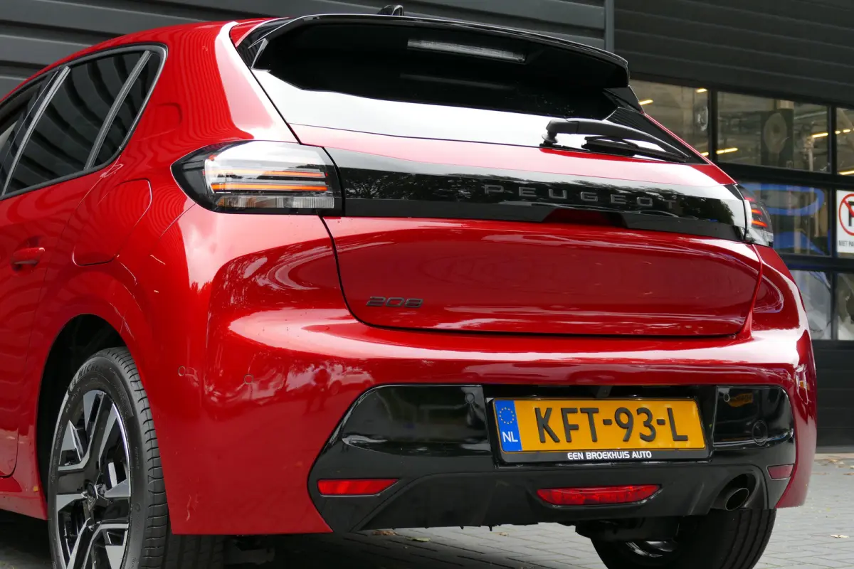 1.2 PURETECH 100PK ALLURE / CAMERA / STOELVERWARMING / 16"LMV/ NAVI / CLIMA / PDC / CRUISECONTROL / I-COCKPIT / FULL-LED / 1E EIGENAAR /  SCHITTERENDE STAAT !!