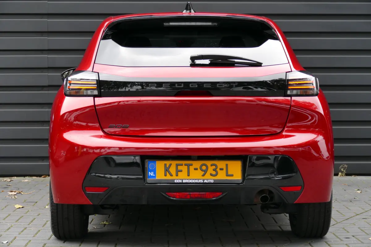 1.2 PURETECH 100PK ALLURE / CAMERA / STOELVERWARMING / 16"LMV/ NAVI / CLIMA / PDC / CRUISECONTROL / I-COCKPIT / FULL-LED / 1E EIGENAAR /  SCHITTERENDE STAAT !!