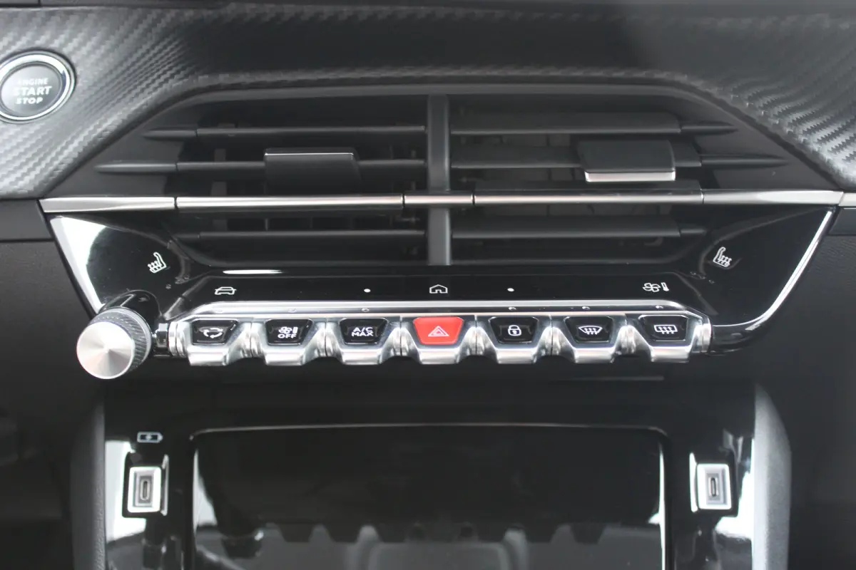 1.2 PURETECH 100PK ALLURE / CAMERA / STOELVERWARMING / 16"LMV/ NAVI / CLIMA / PDC / CRUISECONTROL / I-COCKPIT / FULL-LED / 1E EIGENAAR /  SCHITTERENDE STAAT !!