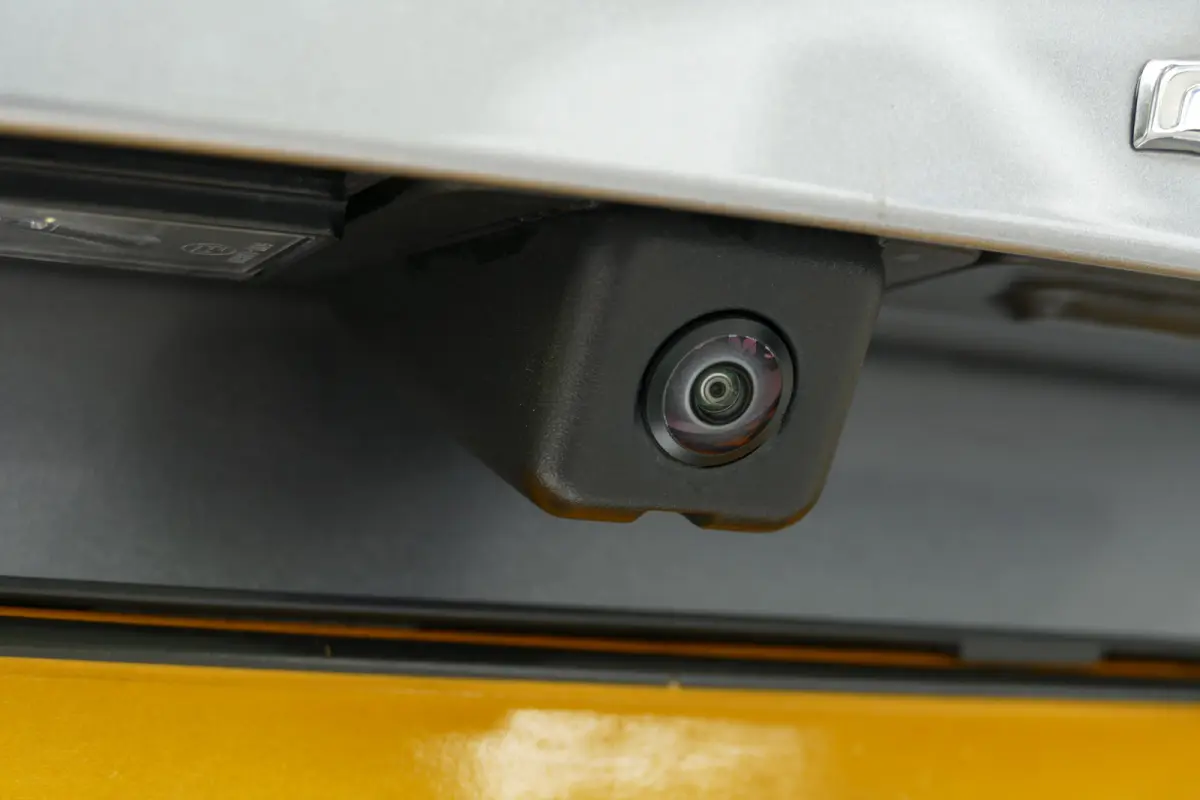 1.2 PURETECH 100PK ALLURE PACK / CAMERA / TREKHAAK / 17"LMV /  NAVI / CLIMA / LED / PDC / BLUETOOTH / CRUISECONTROL / 2E EIGENAAR / SCHITTERENDE STAAT !!