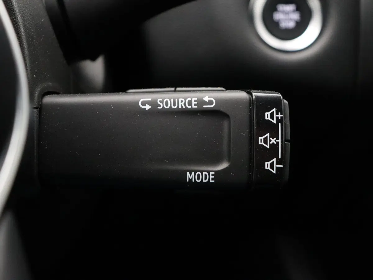 1.6 E-Tech Hybrid 145 Techno | Navigatie | Achteruitrijcamera | Parkeersensoren voor en achter | Climate control |