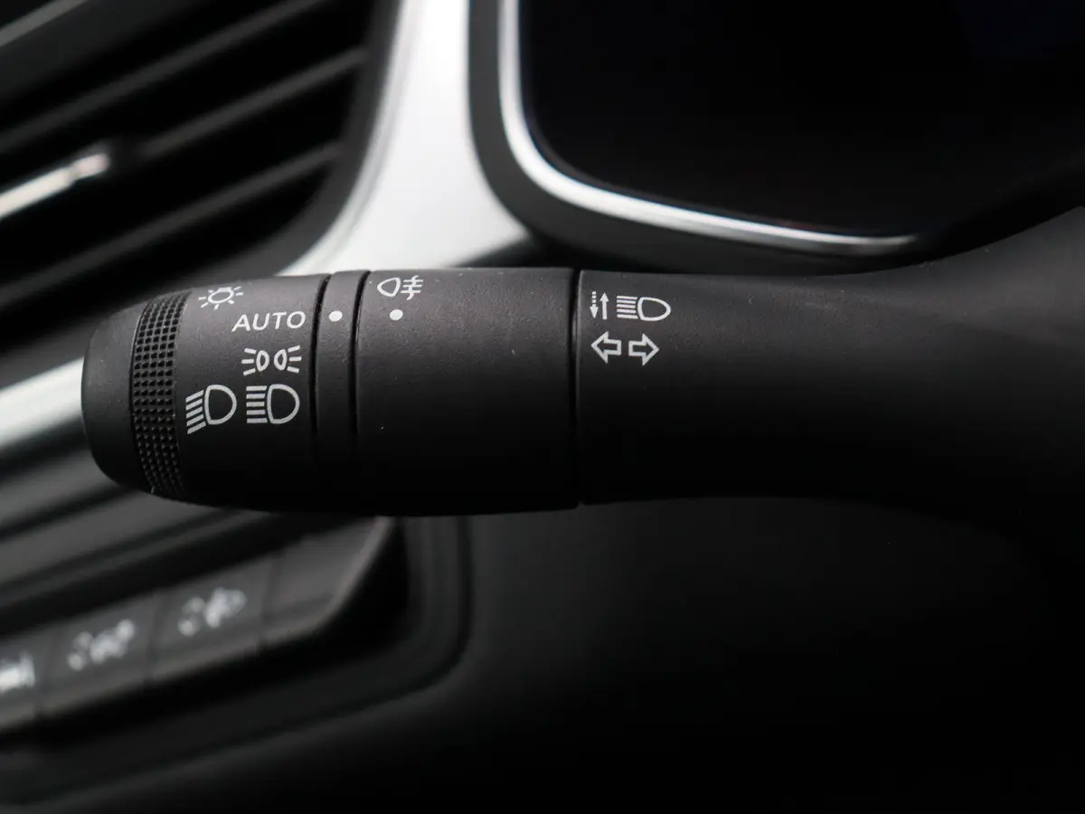 1.6 E-Tech Hybrid 145 Techno | Navigatie | Achteruitrijcamera | Parkeersensoren voor en achter | Climate control |