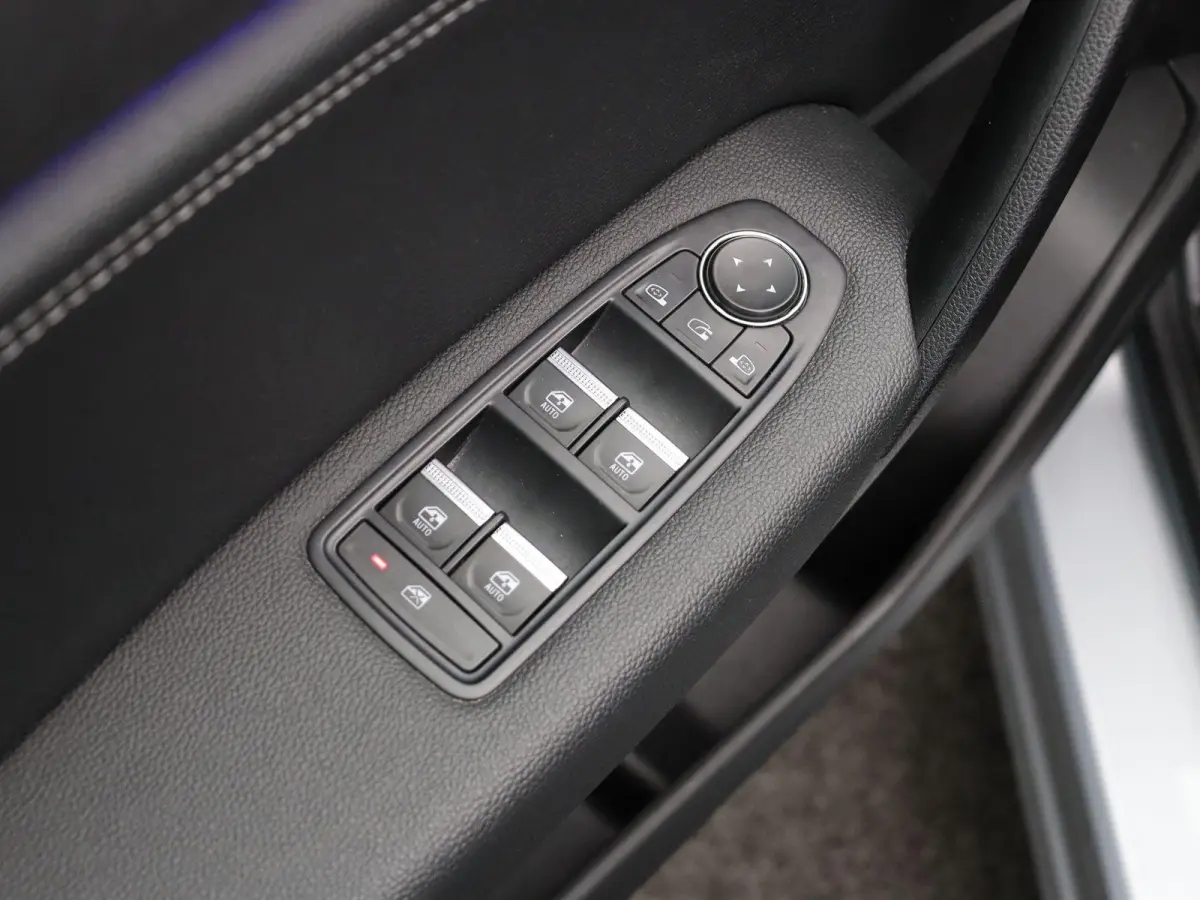 1.6 E-Tech Hybrid 145 Techno | Navigatie | Achteruitrijcamera | Parkeersensoren voor en achter | Climate control |