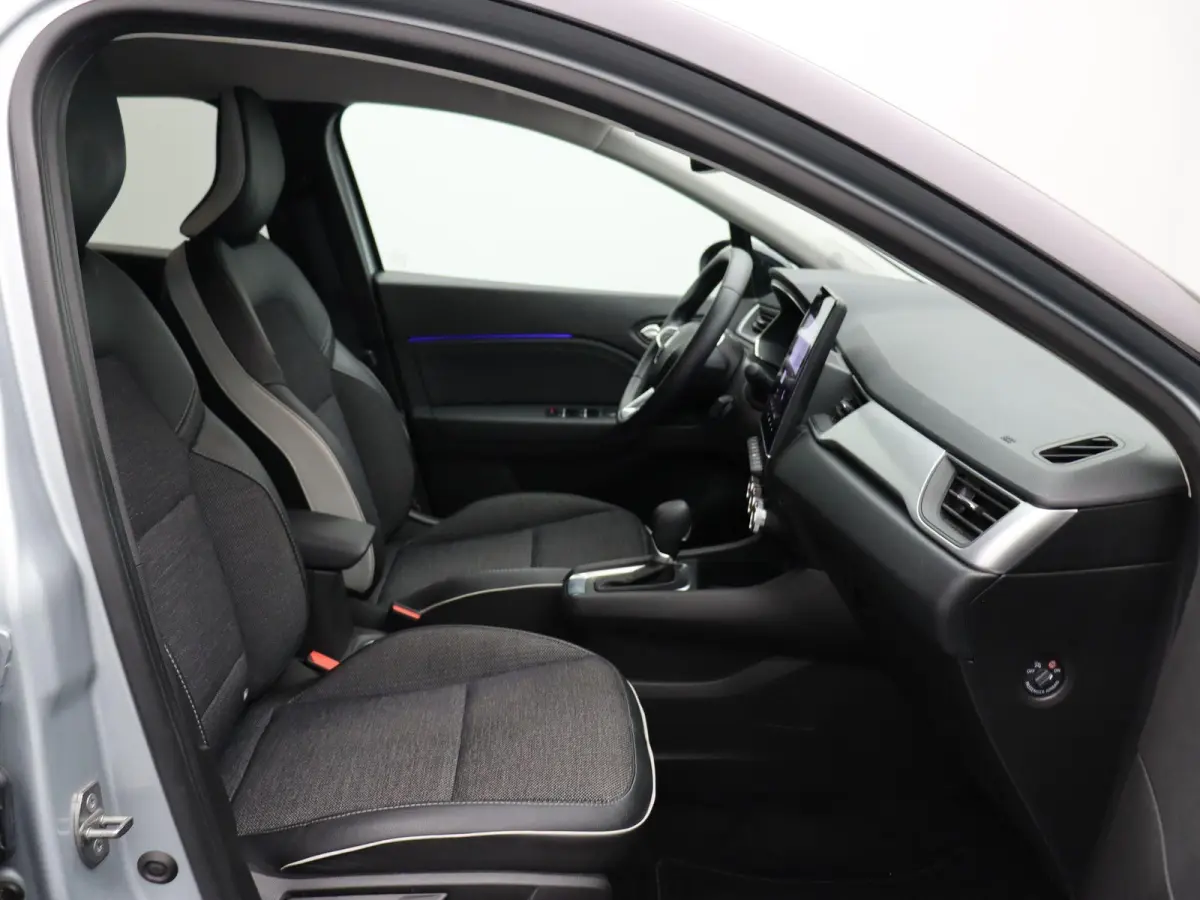 1.6 E-Tech Hybrid 145 Techno | Navigatie | Achteruitrijcamera | Parkeersensoren voor en achter | Climate control |