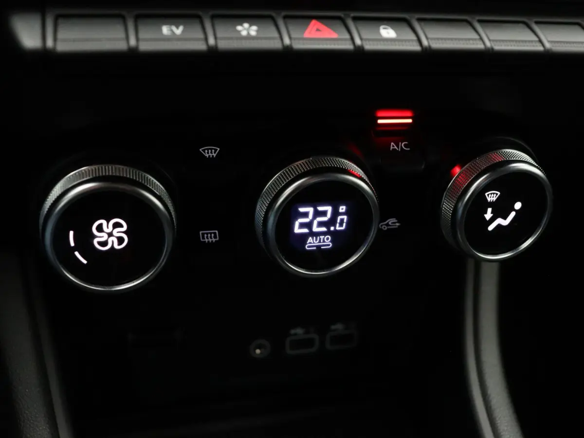 1.6 E-Tech Hybrid 145 Techno | Navigatie | Achteruitrijcamera | Parkeersensoren voor en achter | Climate control |